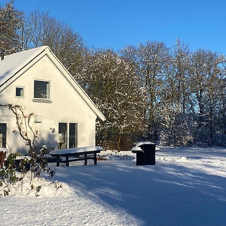 Skont Hus Pa Landet Taet Pa Billund Villa Give Exterior foto
