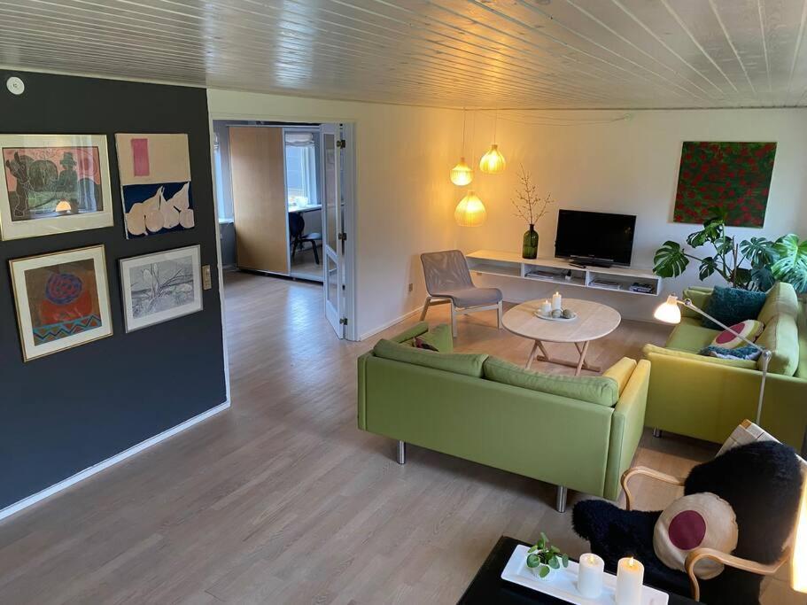 Skont Hus Pa Landet Taet Pa Billund Villa Give Exterior foto