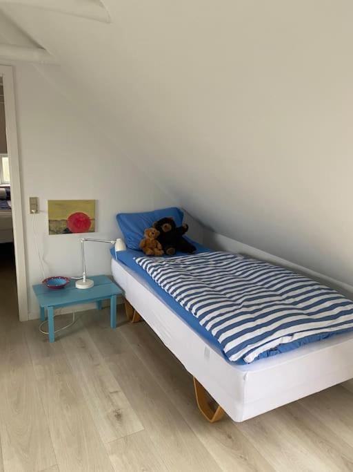 Skont Hus Pa Landet Taet Pa Billund Villa Give Exterior foto